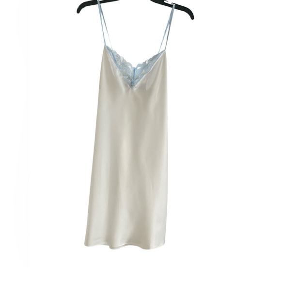 Brides Lilac+London 2-pc. Mrs. Bride Satin Chemise Wrapper Robe Set Wedding Med - Picture 4 of 12